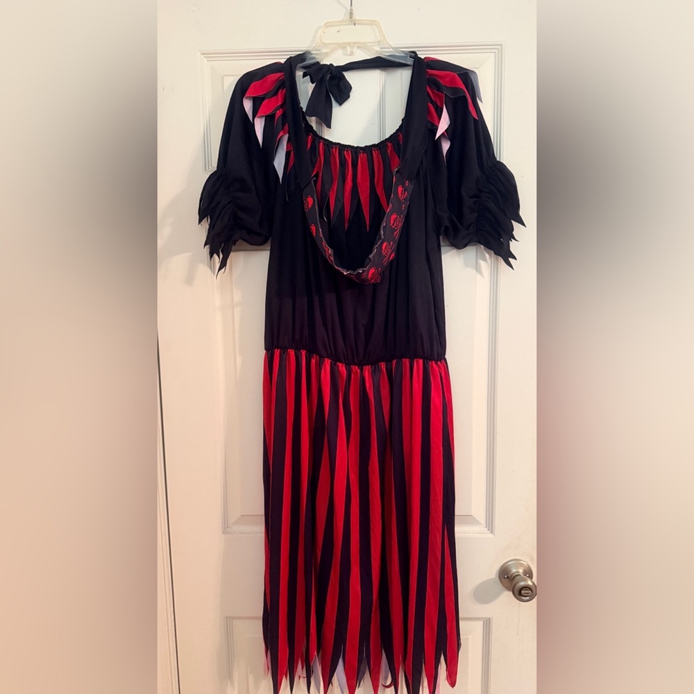 Black and Red Women's Pirate Costume Dress